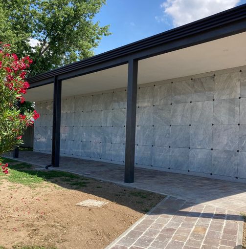 Ottanta nuovi loculi al cimitero di Castellanza. Oggi l'inaugurazione e la benedizione di don Gianni Giudici alla presenza degli amministratori Ottanta nuovi loculi al cimitero di Castellanza. Oggi l'inaugurazione e la benedizione di don Gianni Giudici alla presenza degli amministratori