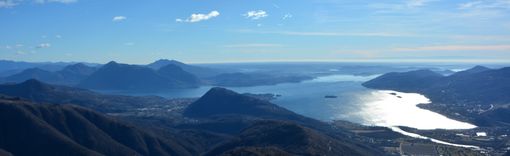 Cieli limpidi nel panorama dalle Prealpi verso i laghi della provincia di Varese (foto P. Valisa - Centro Geofisico Prealpino) Cieli limpidi nel panorama dalle Prealpi verso i laghi della provincia di Varese (foto P. Valisa - Centro Geofisico Prealpino)