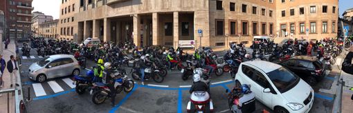 VIDEO. In piazza Monte Grappa romba la solidarietà: al via il Motogiro della Croce Rossa VIDEO. In piazza Monte Grappa romba la solidarietà: al via il Motogiro della Croce Rossa