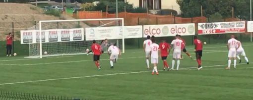 Il rigore di Donato Disabato che apre la rimonta biancorossa Il rigore di Donato Disabato che apre la rimonta biancorossa