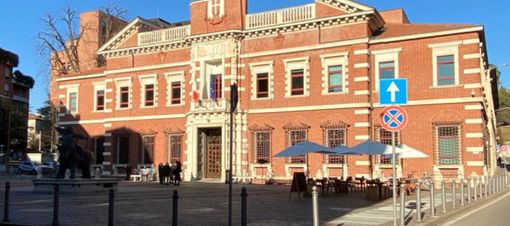 Tentato furto e carabinieri aggrediti a Laveno, scarcerato il 20enne: ha chiesto scusa Tentato furto e carabinieri aggrediti a Laveno, scarcerato il 20enne: ha chiesto scusa