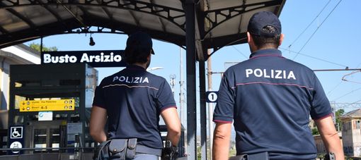 VIDEO. Rapinarono e accoltellarono un turista americano su un treno a San Giuliano Milanese: presi a Busto due tunisini VIDEO. Rapinarono e accoltellarono un turista americano su un treno a San Giuliano Milanese: presi a Busto due tunisini