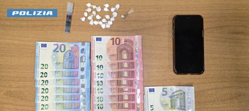 Blitz anti droga della polizia, tunisino arrestato per spaccio