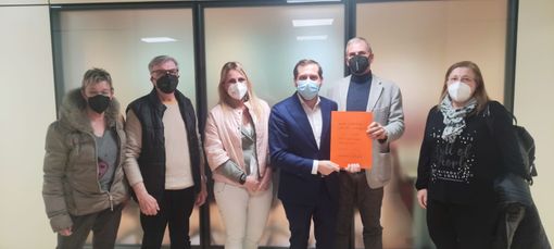 La consegna delle firme raccolte da parte del Comitato di Bodio La consegna delle firme raccolte da parte del Comitato di Bodio