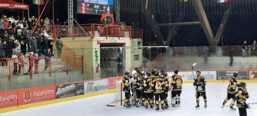 Tutti su Perla dopo la vittoria di Feltre ottenuta da Mastini: feriti, feroci e vincenti. Nella gallery i soliti eccezionali tifosi gialloneri presenti nel Bellunese