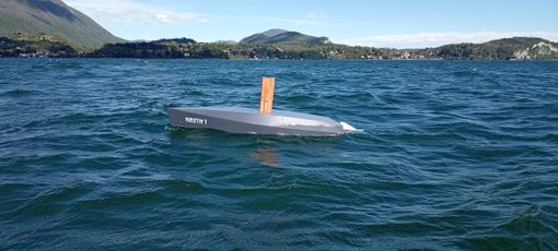 Le immagini della barca a vela capovolta nel Maggiore