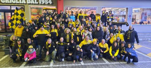 Il popolo giallonero ad Affi sulla strada di Pergine: forza Mastini