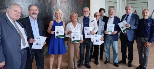 Castellanza incontra il Fit-walking e la “magia del camminare”... per stare bene Castellanza incontra il Fit-walking e la “magia del camminare”... per stare bene