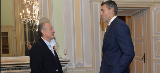 Alberto Castelli (a sinistra) insieme a Luis Scola Alberto Castelli (a sinistra) insieme a Luis Scola