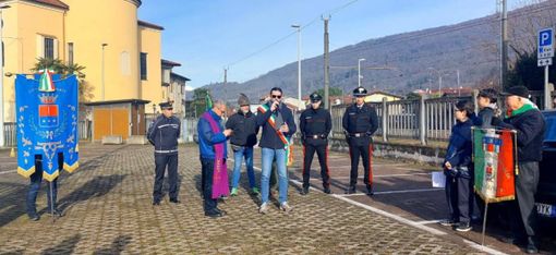 Un'immagine della cerimonia della Giornata della Memoria a Gavirate (foto dalla pagina Facebook della Fondazione Bernacchi)