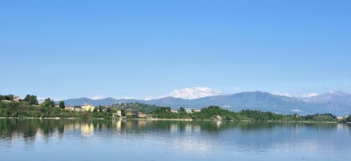 Varese e il suo lago baciati dal sole (foto Mario Chiodetti)