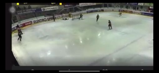 Perla, laggiù dietro la sua gabbia, resta a terra ed è costretto a uscire dopo la carica di Erlacher