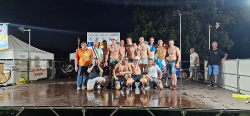 I vincitori di Vergiate del Palio del lago di Comabbio (foto dalla pagina Facebook del sindaco  Parrino)