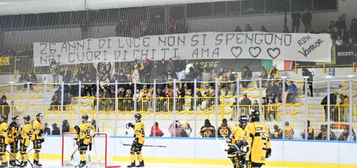 Lo striscione esposto per ricordare Elisa Dello Nigro, recentemente scomparsa in un incidente stradale Lo striscione esposto per ricordare Elisa Dello Nigro, recentemente scomparsa in un incidente stradale