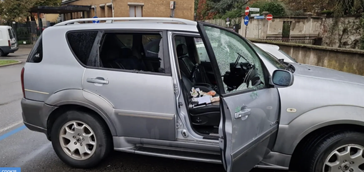 Una delle auto finite nel mirino (foto da ilSaronno.it) Una delle auto finite nel mirino (foto da ilSaronno.it)