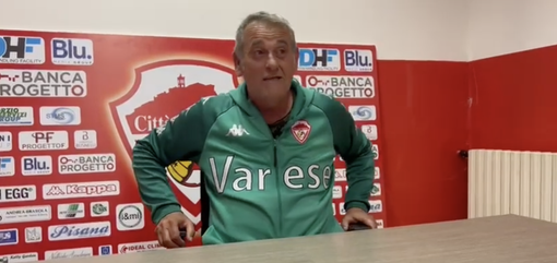 VIDEO - Cotta, l'ultima conferenza: «Ringrazio i tifosi veri, non chi non mi ha rispettato. Il futuro? Sono arrivato in punta di piedi...» VIDEO - Cotta, l'ultima conferenza: «Ringrazio i tifosi veri, non chi non mi ha rispettato. Il futuro? Sono arrivato in punta di piedi...»