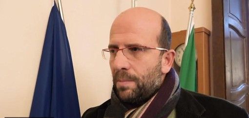 L'abbraccio di Induno alle persone colpite dal Coronavirus. Il sindaco: «Un minuto di silenzio per unirci idealmente» L'abbraccio di Induno alle persone colpite dal Coronavirus. Il sindaco: «Un minuto di silenzio per unirci idealmente»