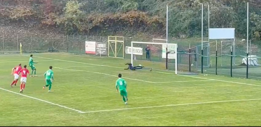 Il rigore del 2-1 che affossa il Varese Il rigore del 2-1 che affossa il Varese