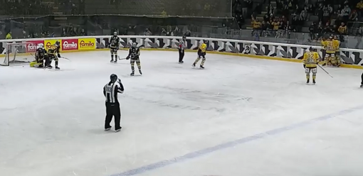 Nardella ha appena segnato il 4-3 per l'Aosta