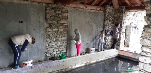 Quando la solidarietà e il senso civico battono l'inciviltà, ripulito dai cittadini il lavatoio di Dumenza vandalizzato Quando la solidarietà e il senso civico battono l'inciviltà, ripulito dai cittadini il lavatoio di Dumenza vandalizzato