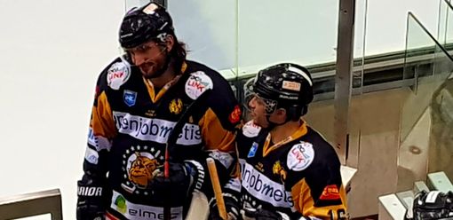 Mastini ko in semifinale di Coppa: sotto nella gallery trovate anche tre immagini di Tatiana Munerato, tra cui quella dello striscione dedicato ai Broncos Vipiteno che oggi hanno visto crollare il loro palaghiaccio