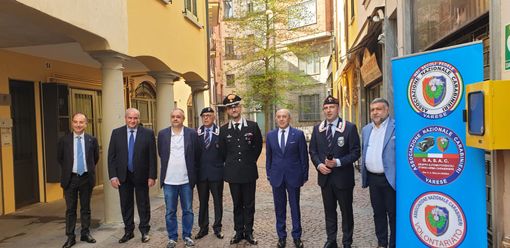 Orgoglio Varese e ANC fanno battere il cuore: inaugurato un defibrillatore pubblico