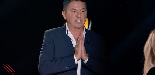 Teo Mammucari durante la trasmissione "Belve" su Rai 2