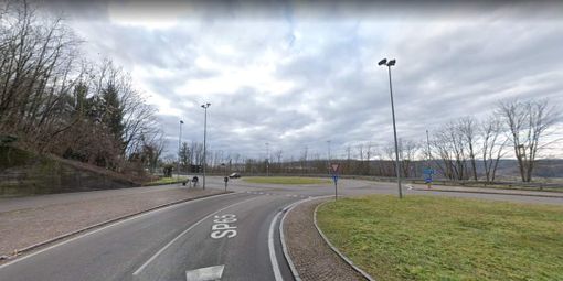 Cedimento muro di sassi, senso unico alternato sulla “strada del Marone”