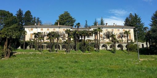 Villa Mylius, la piscina è pronta, la villa no. Scintille in commissione Villa Mylius, la piscina è pronta, la villa no. Scintille in commissione