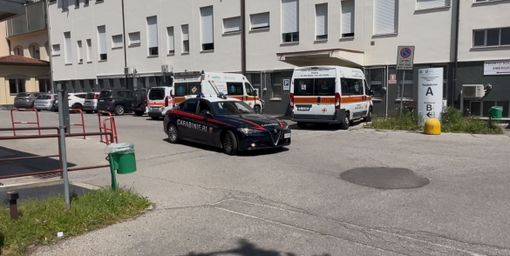 L'esterno dell'ospedale Ondoli di Angera dove stamattina si è consumata la tragedia