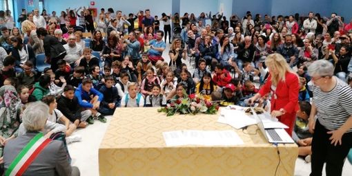 Alla scoperta della scuola del futuro. Il Comune apre le porte della "Pellico"