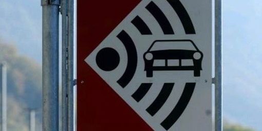 Radar in Svizzera, crollano le multe: «Colpa dei frontalieri che rallentano il traffico» Radar in Svizzera, crollano le multe: «Colpa dei frontalieri che rallentano il traffico»