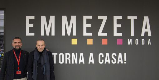 Il Responsabile Commerciale di Emmezeta Moda Umberto Argieri e il CEO di Conforama Italia Eric Joselzon hanno tenuto a battesimo il nuovo corner Emmezeta Moda all’interno dello store Conforama di via Sempione a Vergiate (servizio a cura di Jonathan Sottocorna)