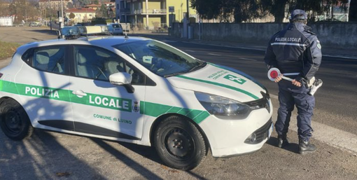 Luino, alla guida senza assicurazione e revisione e con un tasso alcolico da record: denunciata 50enne Luino, alla guida senza assicurazione e revisione e con un tasso alcolico da record: denunciata 50enne