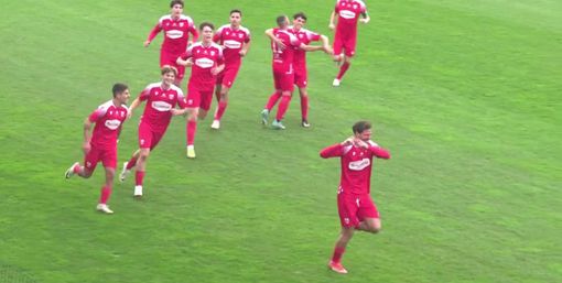 VIDEO. Giovani, belli, forti e felici: la stella della Varesina stanotte brilla lassù, davanti a tutti