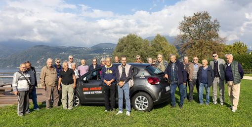 L'auto donata dal Lions Club Luino all'Opaar di Germignaga L'auto donata dal Lions Club Luino all'Opaar di Germignaga