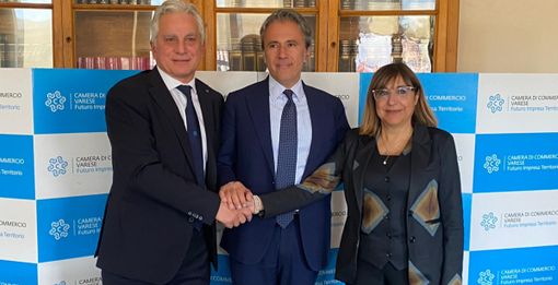 Mauro Temperelli, il presidente Mauro Vitiello ed Anna Deligios