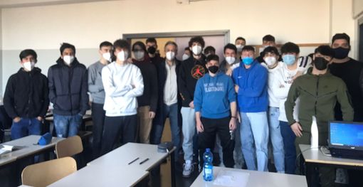 Una mano robotica e ausili stampati in 3d per rendere autonomi ragazzi con disabilità