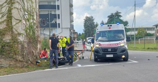 FOTO. Incidente in via Cà Bianca a Busto Arsizio: ferito un giovane motociclista di 21 anni