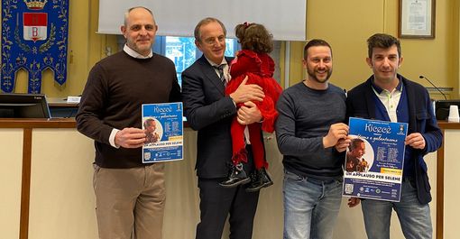 “Uomo e Galantuomo”: lo spettacolo comico per aiutare la piccola Selene