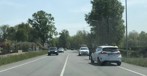 Ciclista investito a Calcinate del Pesce. «Mio zio lotta per la vita, aiutateci a capire cosa è successo» Ciclista investito a Calcinate del Pesce. «Mio zio lotta per la vita, aiutateci a capire cosa è successo»