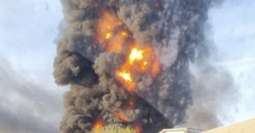 VIDEO. L'incendio di Novara è domato, la nube spinta dal vento verso una parte del Varesotto VIDEO. L'incendio di Novara è domato, la nube spinta dal vento verso una parte del Varesotto