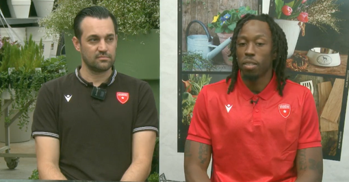 Jaron Johnson con coach Matt Brase