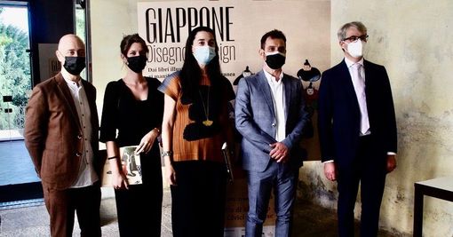 Da sinistra l'architetto Massimo Negri, le curatrici Eleonora Lanza e Rossella Menegazzo, il direttore dei Musei Civici Daniele Cassinelli e il sindaco di Varese Davide Galimberti