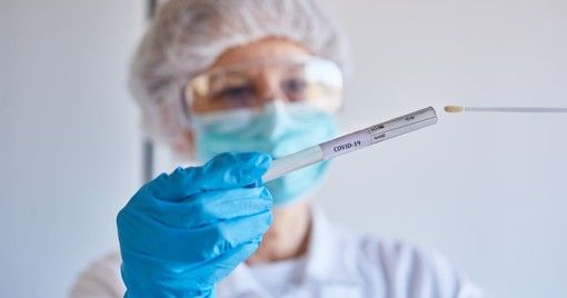 Il Covid torna a colpire anche la Svizzera Il Covid torna a colpire anche la Svizzera