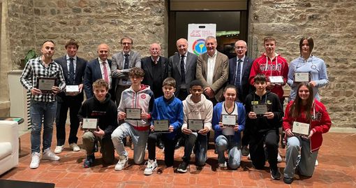 Anni Verdi 2023: al Panathlon Varese sfilata di giovani campioni con le stelle del Fair Play Marotta e Corbisiero Anni Verdi 2023: al Panathlon Varese sfilata di giovani campioni con le stelle del Fair Play Marotta e Corbisiero