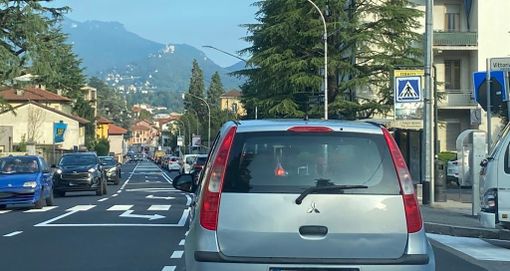 Tutti in coda in viale Borri. Serve anche mezz'ora per raggiungere il centro