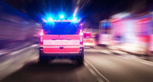 Varese, schianto nella notte in via Corridoni: due feriti