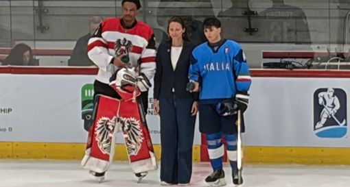 Luca Torchio orgoglio di Varese: a 16 anni è Mvp nella prima gara dei Mondiali di Divisione I – Gruppo B a Tallin insieme al portiere dell'Austria Lemberger Luca Torchio orgoglio di Varese: a 16 anni è Mvp nella prima gara dei Mondiali di Divisione I – Gruppo B a Tallin insieme al portiere dell'Austria Lemberger