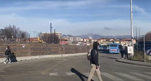 Piazzale Kennedy riapre ad auto e pedoni. Nuovo senso di marcia per via Cimone